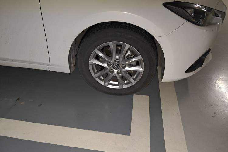Used Mazda 3 Axela 2016 Sedan 1.5L Automatic Luxury Model Right Front Wheel Hub