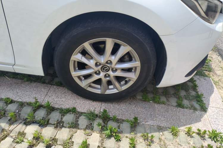 Used Mazda 3 Axela 2016 Sedan 1.5L Automatic Comfort Model Right Front Wheel Hub