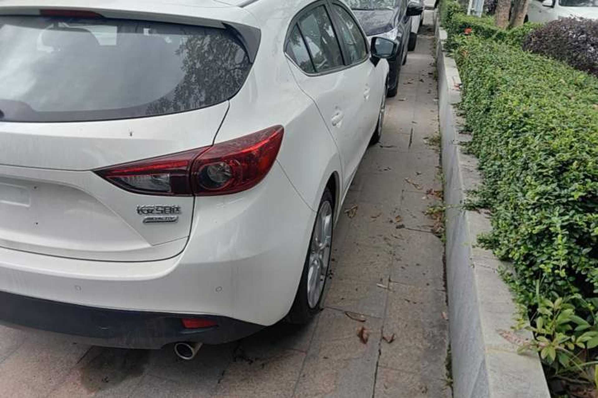 Used Mazda 3 Axela 2016 Hatchback 2.0L Automatic Sport Model Right Rear Taillight