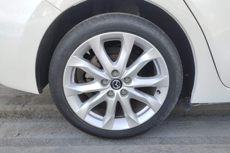 Used Mazda 3 Axela 2016 Sedan 2.0L Automatic Flagship Model Right Rear Wheel Hub