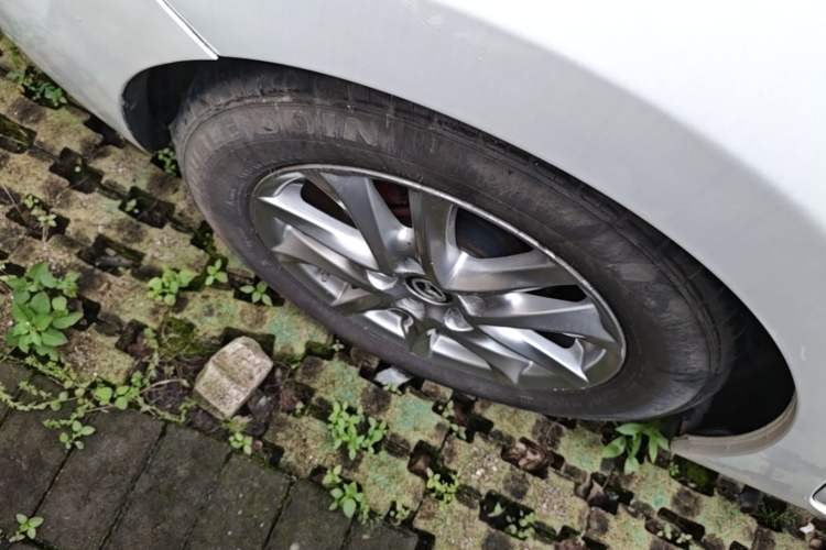Used Mazda 3 Axela 2016 Sedan 1.5L Automatic Comfort Model Right Rear Wheel Hub