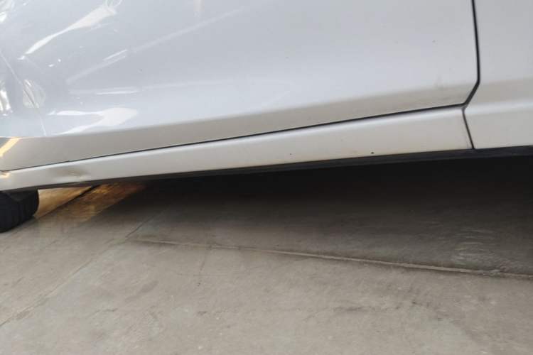 Used Mazda 3 Axela 2016 Sedan 1.5L Automatic Luxury Model Right Side Sill