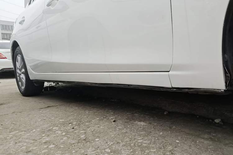 Used Mazda 3 Axela 2016 Sedan 1.5L Manual Luxury Model Right Side Sill