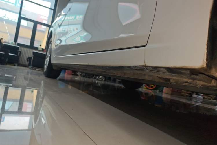 Used Mazda 3 Axela 2016 Sedan 1.5L Manual Luxury Model Right Side Sill
