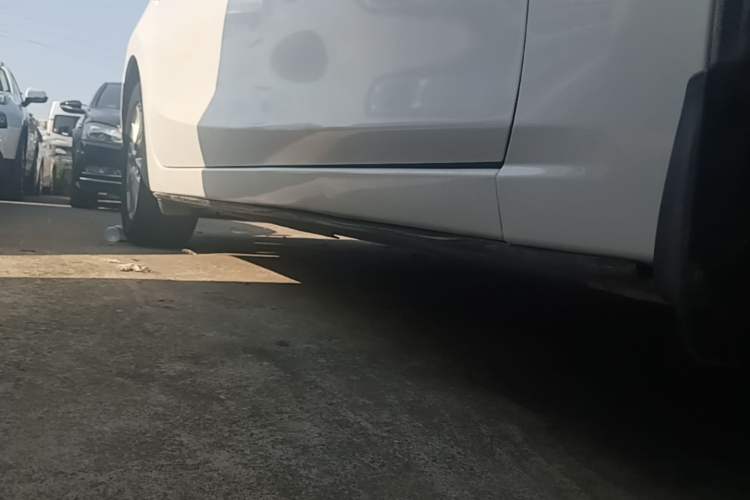Used Mazda 3 Axela 2016 Sedan 1.5L Manual Comfort Model Right Side Sill