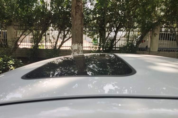 Used Mazda 3 Axela 2016 Sedan 1.5L Automatic Luxury Model Roof