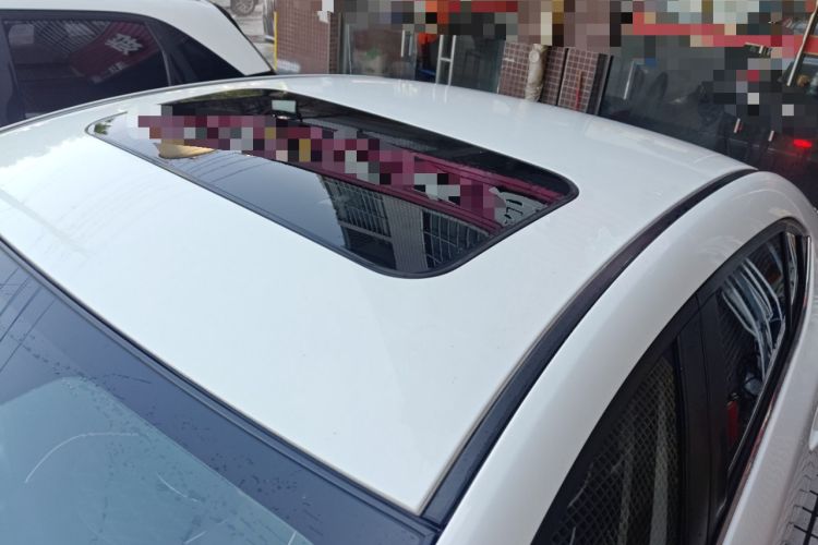 Used Mazda 3 Axela 2016 Sedan 1.5L Automatic Luxury Model Roof