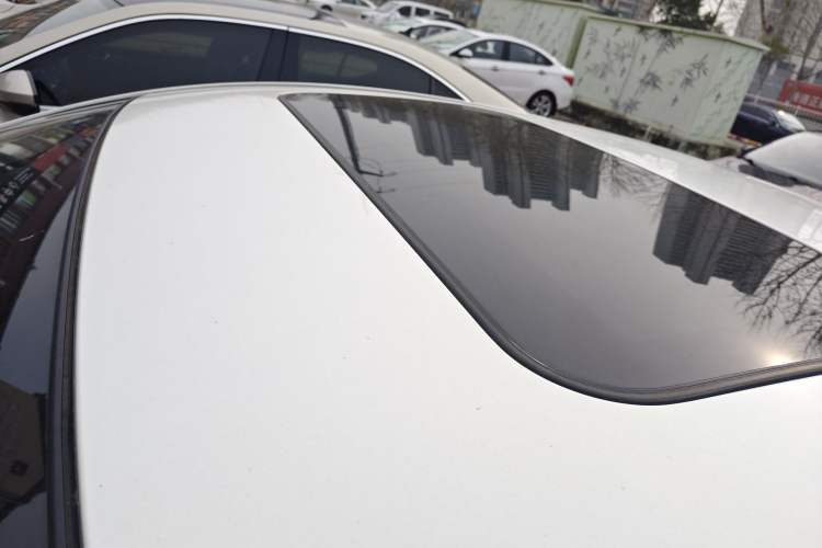 Used Mazda 3 Axela 2016 Sedan 1.5L Automatic Luxury Model Roof