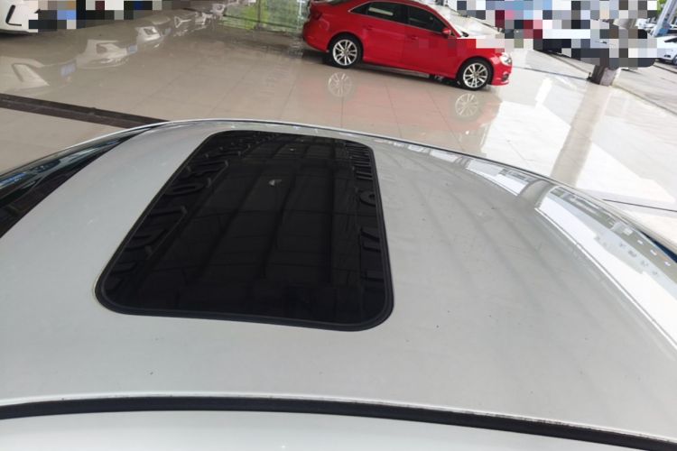Used Mazda 3 Axela 2016 Sedan 1.5L Manual Luxury Model Roof