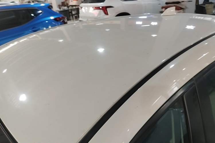 Used Mazda 3 Axela 2016 Hatchback 1.5L Automatic Comfort Model Roof