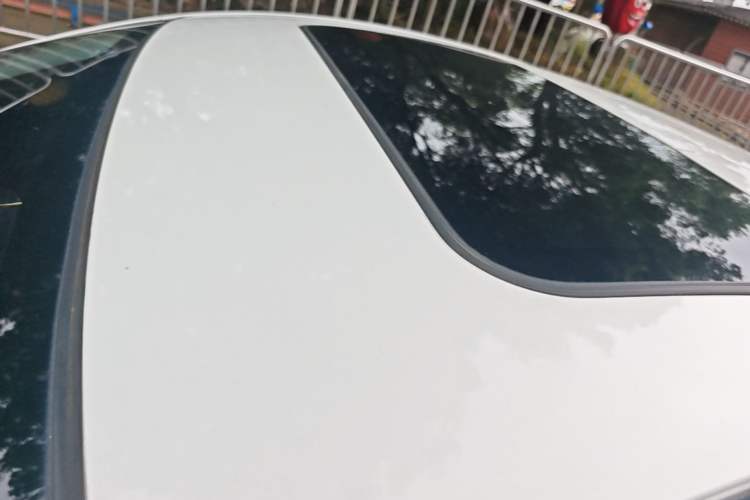 Used Mazda 3 Axela 2016 Sedan 1.5L Automatic Luxury Model Roof
