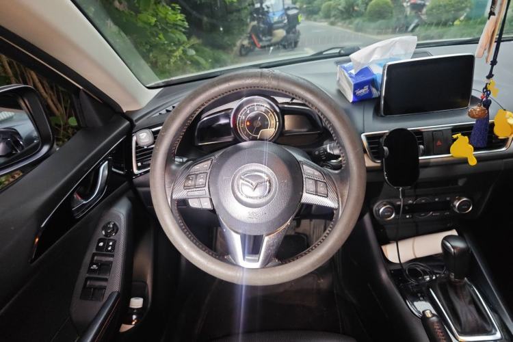 Used Mazda 3 Axela 2016 Sedan 2.0L Automatic Flagship Model Steering Wheel