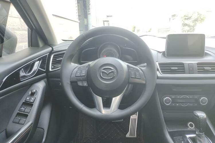 Used Mazda 3 Axela 2016 Sedan 2.0L Automatic Flagship Model Steering Wheel