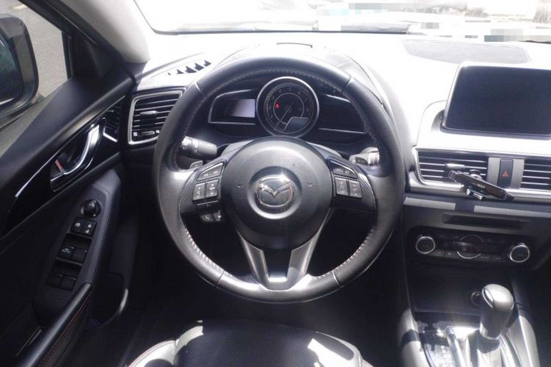 Used Mazda 3 Axela 2016 Sedan 2.0L Automatic Flagship Model Steering Wheel