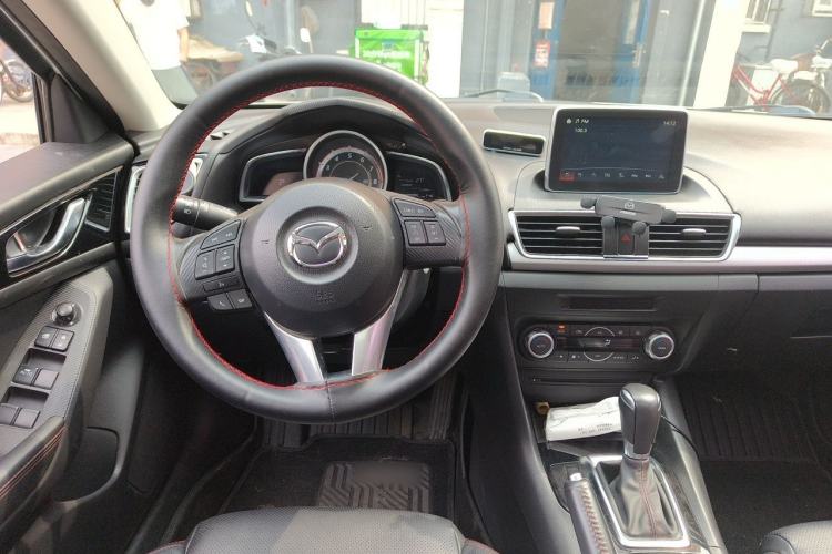 Used Mazda 3 Axela 2016 Hatchback 2.0L Automatic Flagship Model Steering Wheel