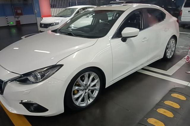 Used Mazda 3 Axela 2016 Sedan 2.0L Automatic Flagship Model