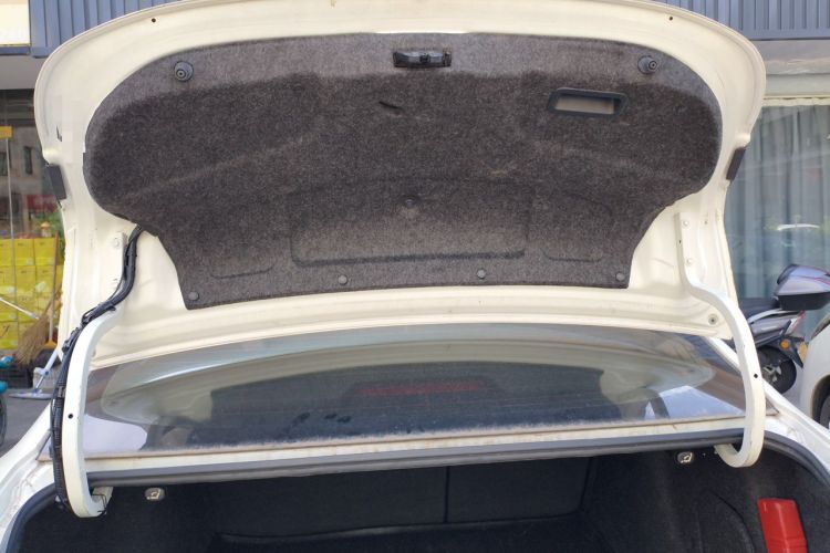 Used Mazda 3 Axela 2016 Sedan 1.5L Automatic Comfort Model Trunk