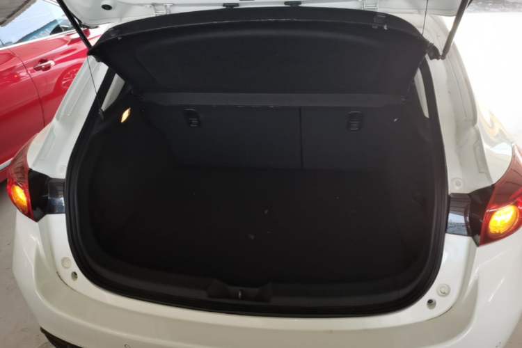 Used Mazda 3 Axela 2016 Hatchback 1.5L Automatic Luxury Model Trunk