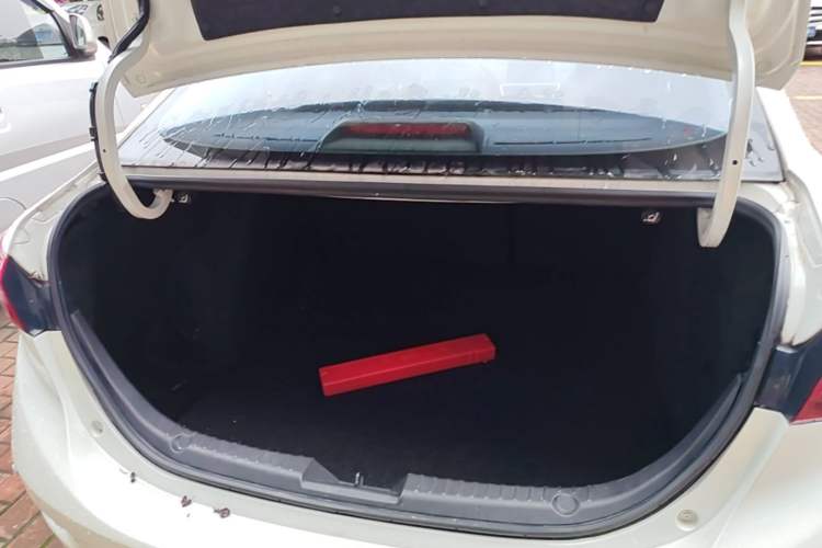 Used Mazda 3 Axela 2016 Sedan 1.5L Automatic Comfort Model Trunk