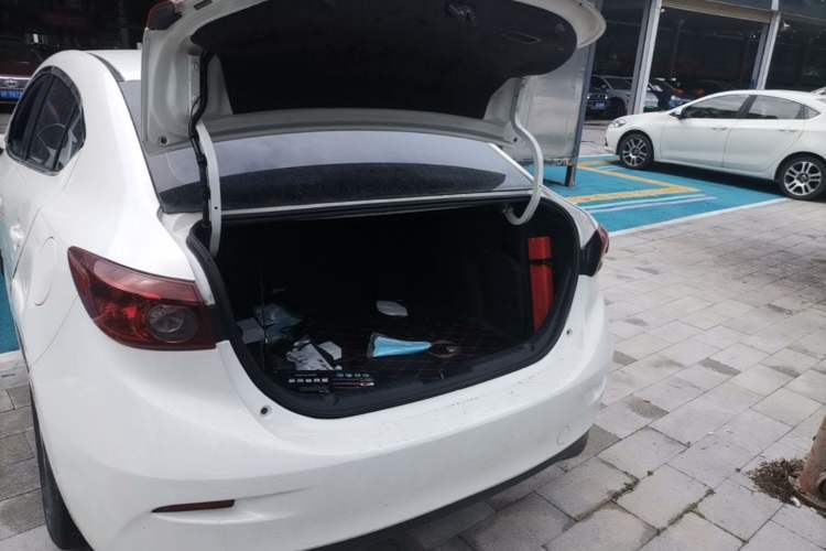 Used Mazda 3 Axela 2016 Sedan 1.5L Manual Comfort Model Trunk