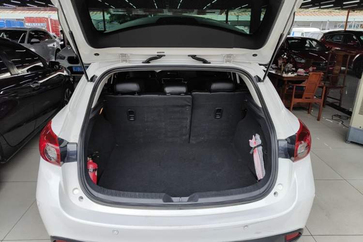 Used Mazda 3 Axela 2016 Hatchback 1.5L Automatic Comfort Model Trunk