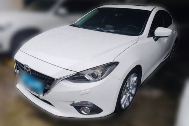 Used Mazda 3 Axela 2016 Sedan 2.0L Automatic Flagship Model