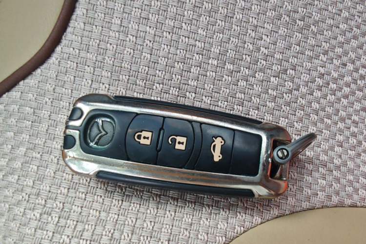 Used Mazda 3 Axela 2016 Sedan 1.5L Automatic Comfort Model Vehicle Key