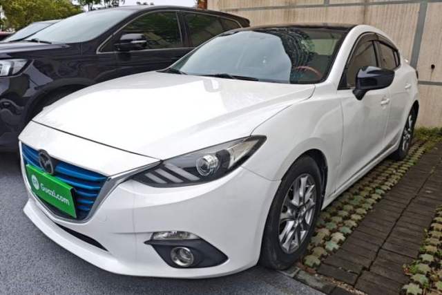 Używany Mazda 3 Axela 2016 Sedan 1.5L Automatic Comfort Model