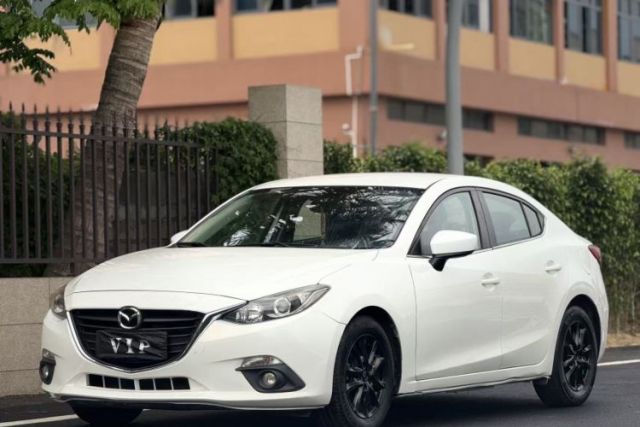Used Mazda 3 Axela 2016 Sedan 1.5L Automatic Comfort Model