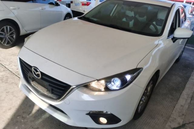 Used Mazda 3 Axela 2016 Sedan 1.5L Automatic Luxury Model