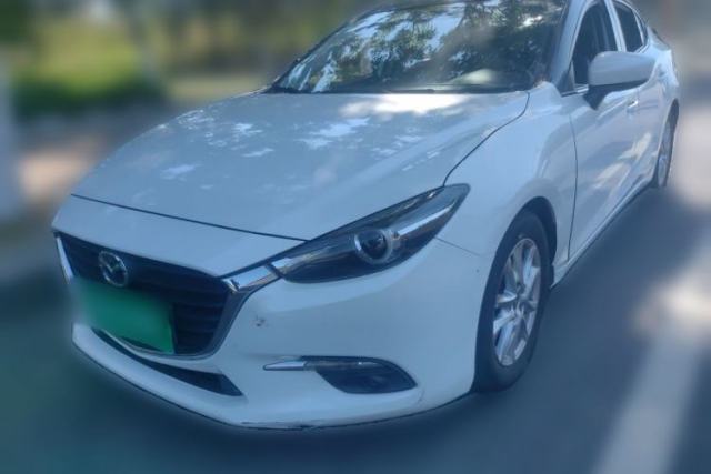 Mazda 3 Axela 2016 Sedan 1.5L Automatic Luxury Model с пробегом