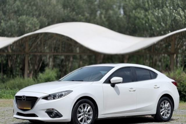 Used Mazda 3 Axela 2016 Sedan 1.5L Automatic Luxury Model