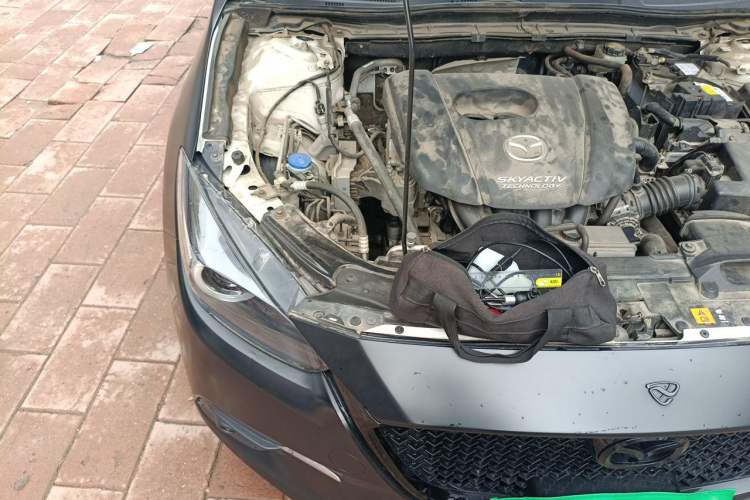 Used Mazda 3 Axela 2017 Sedan 1.5L Automatic Luxury Model Emission Standard China V Engine Bay Right
