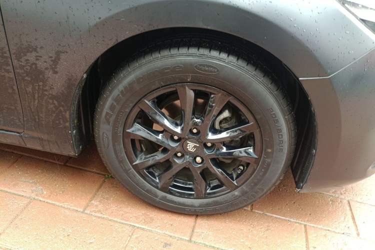 Used Mazda 3 Axela 2017 Sedan 1.5L Automatic Luxury Model Emission Standard China V Right Front Wheel Hub