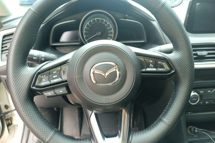 Used Mazda 3 Axela 2017 Sedan 1.5L Automatic Luxury Model Emission Standard China V Steering Wheel