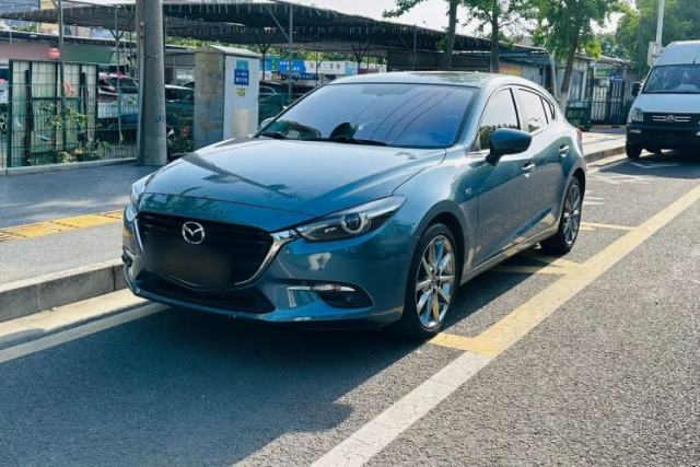 Used Mazda 3 Axela 2017 Hatchback 2.0L Automatic Luxury Model Emission Standard China V