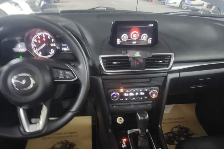 Used Mazda 3 Axela 2017 Hatchback 2.0L Automatic Sport Model China V Emission Standard Audio And AC Panel