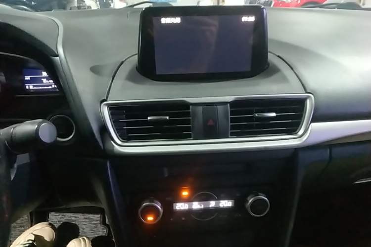 Used Mazda 3 Axela 2017 Sedan 1.5L Automatic Luxury Model Emission Standard China V Audio And AC Panel