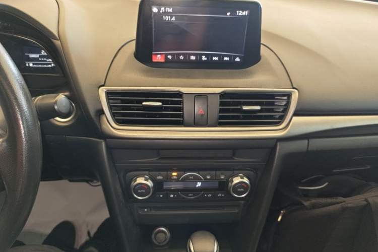 Used Mazda 3 Axela 2017 Sedan 1.5L Automatic Luxury Model Emission Standard China V Audio And AC Panel