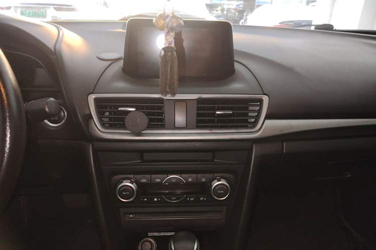 Used Mazda 3 Axela 2017 Sedan 1.5L Automatic Luxury Model Emission Standard China V Audio And AC Panel