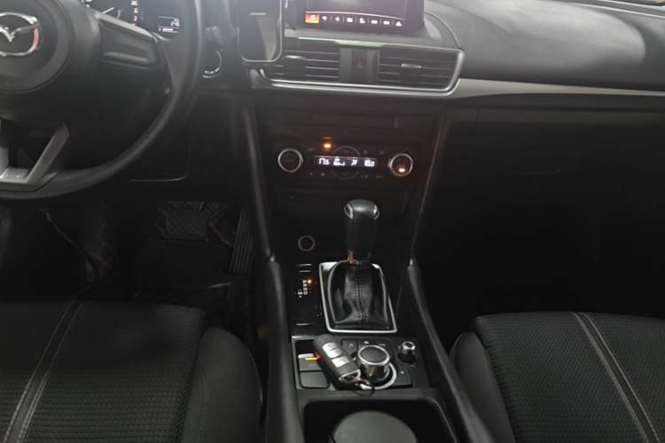 Used Mazda 3 Axela 2017 Sedan 1.5L Automatic Luxury Model Emission Standard China V Audio And AC Panel