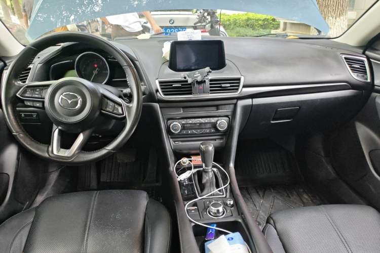 Used Mazda 3 Axela 2017 Hatchback 2.0L Automatic Sport Model China V Emission Standard Center Console