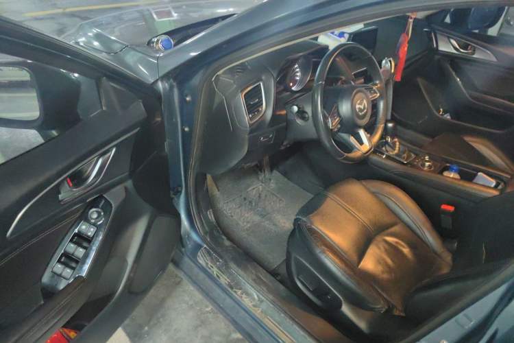 Used Mazda 3 Axela 2017 Sedan 2.0L Automatic Prestige Model China V Standard Driver Seat