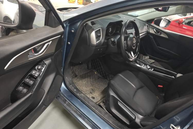 Used Mazda 3 Axela 2017 Sedan 1.5L Automatic Luxury Model Emission Standard China V Driver Seat