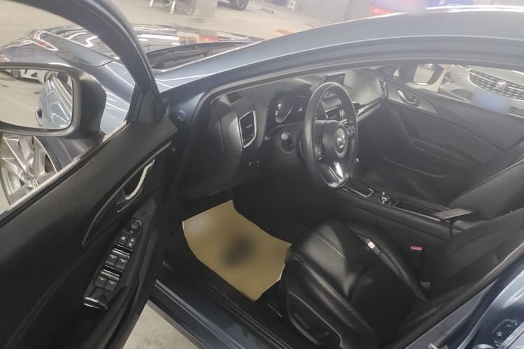 Used Mazda 3 Axela 2017 Hatchback 2.0L Automatic Sport Model China V Emission Standard Driver Seat
