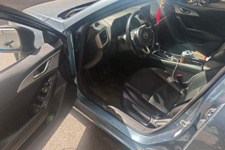 Used Mazda 3 Axela 2017 Sedan 1.5L Automatic Luxury Model Emission Standard China V Driver Seat