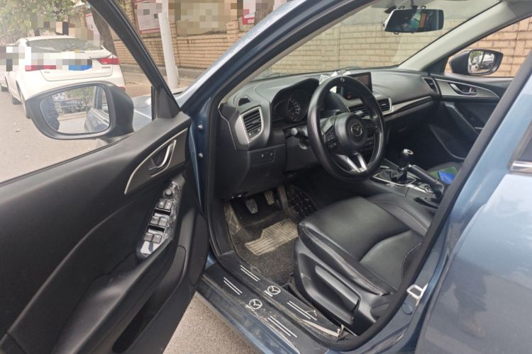 Used Mazda 3 Axela 2017 Sedan 1.5L Manual Luxury Model Emission Standard China V Driver Seat