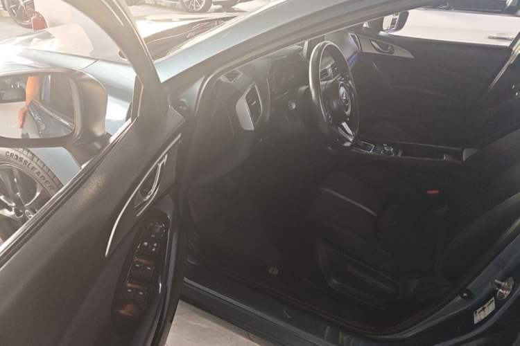 Used Mazda 3 Axela 2017 Sedan 1.5L Automatic Luxury Model Emission Standard China V Driver Seat