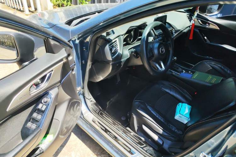 Used Mazda 3 Axela 2017 Sedan 1.5L Automatic Luxury Model Emission Standard China V Driver Seat