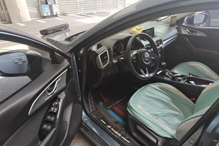Used Mazda 3 Axela 2017 Hatchback 1.5L Automatic Luxury Model Emission Standard China V Driver Seat